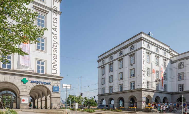 Kunstuni Linz am Hauptplatz (Foto: Mark Sengstbratl Architekturfoto)