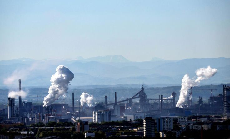 Symbolfoto - Industrie in Linz (Foto: VOLKER WEIHBOLD)