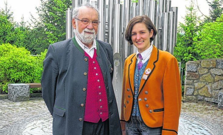 Franz Gumpenberger (l.) führt durch den Abend des Musikvereins und der Pfarre.