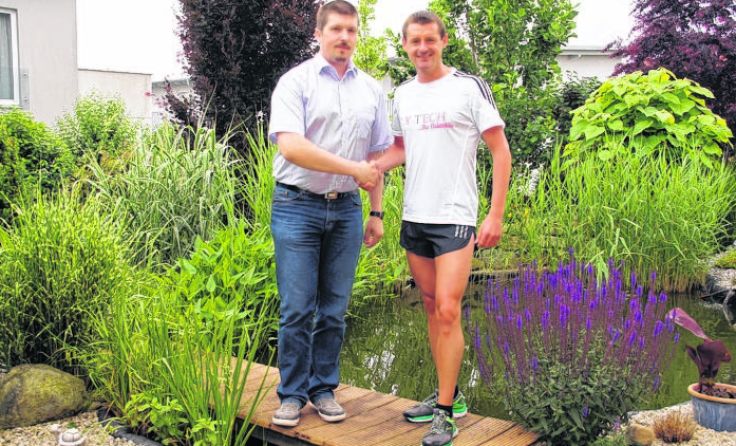 Sylvester Göbl, Inhaber der Firma Sly-Tech, unterstützt Uwe Punkenhofer als Sponsor.