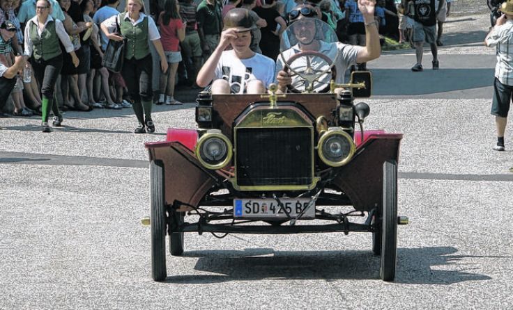 Die Oldtimer wurden auf Hochglanz poliert und stolz präsentiert.
