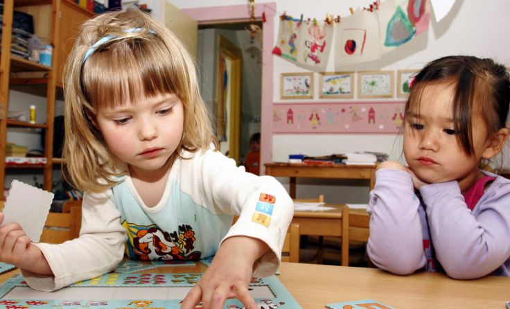 Das Kinderbetreuungsangebot hat sich im Bezirk verschlechtert. Symboldbild: Wodicka
