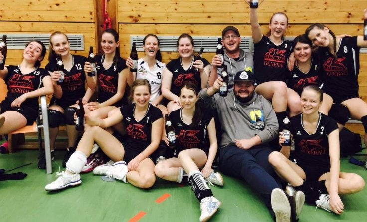 Die Esternberger Volleyballerinnen haben allen Grund zum Feiern.