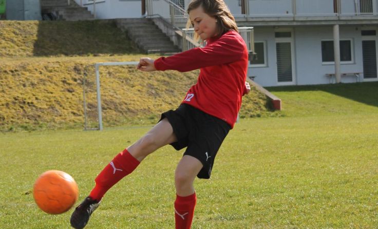 Voller Körpereinsatz beim Schusstraining ist für Annabel Schasching selbstverständlich.
