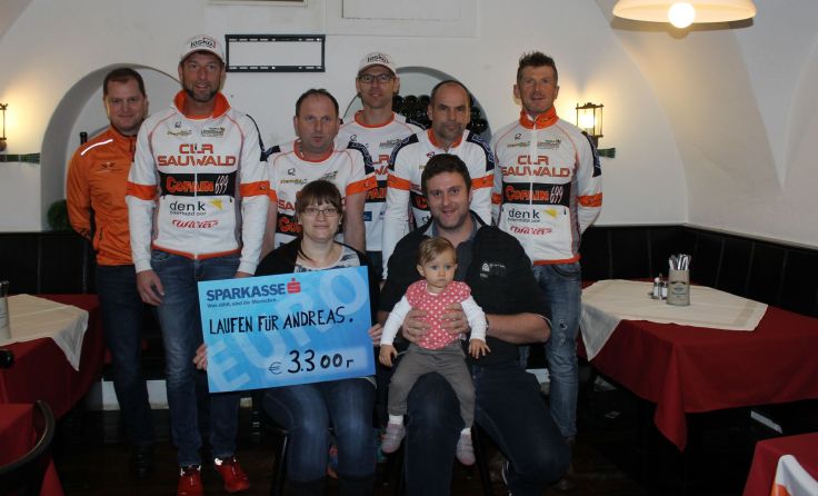 3300 Euro gingen an die Familie des verstorbenen Andreas.