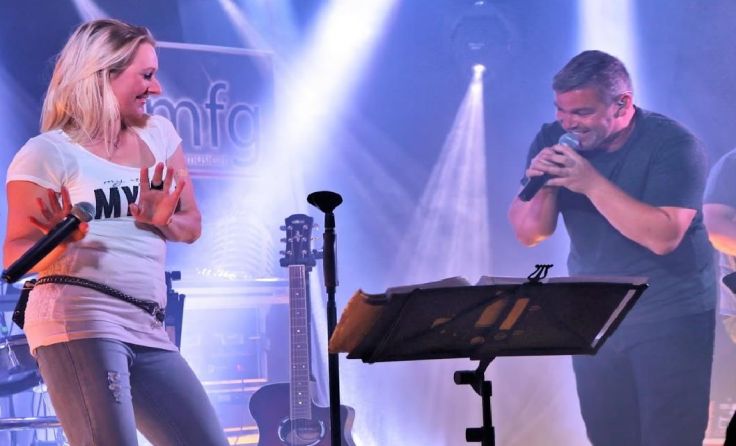 Die Band mfg sorgt bei der "Siegernacht" am Sonntag für Partystimmung.