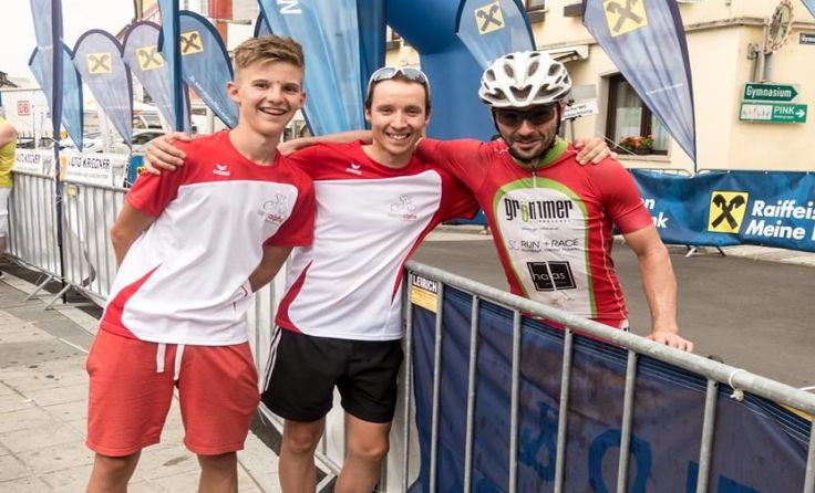 David Schasching, Daniel Kohlbauer und Andreas Kislinger bei der Zieleinfahrt in Grieskirchen.