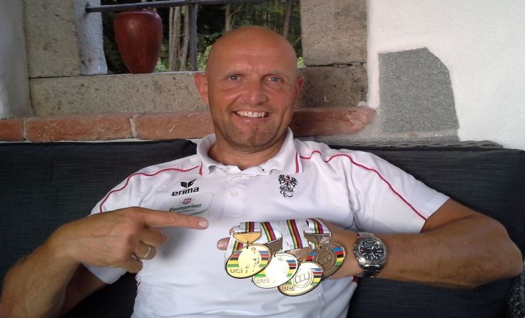 Walter Ablinger mit seinen bisher gewonnenen vier WM-Medaillen Foto: Wier PR