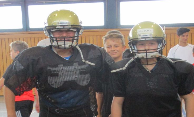 American Football wurde den Schülern von den Gladiators aus Ried nähergebracht.