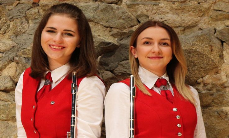 Die beiden Solistinnen auf der Querflöte präsentieren „Celtic Flutes“.