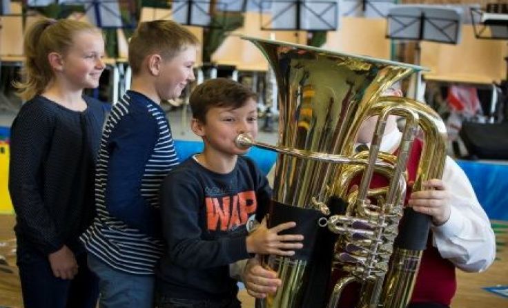 Die Kinder durften die verschiedensten Instrumente selber ausprobieren.