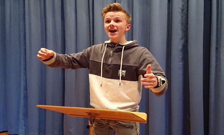 Daniel Holzapfel aus Rainbach ist einer der jüngsten Chorleiter Oberösterreichs.