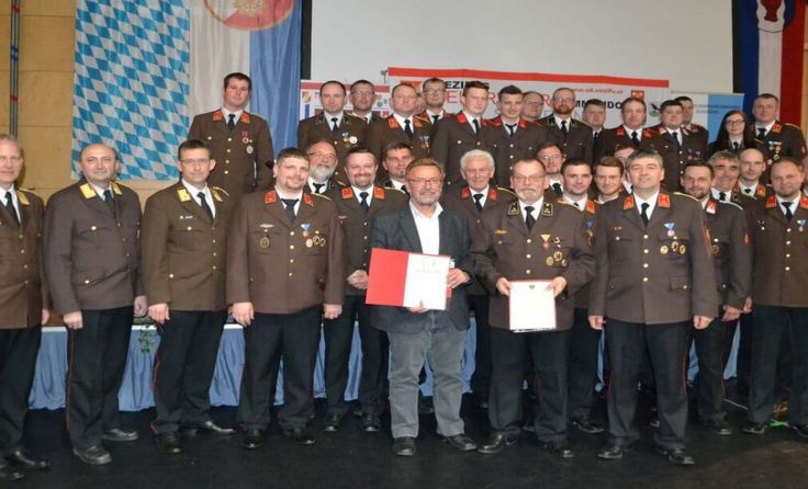 Bürgermeister Helmut Schopf erhielt die Floriani-Plakette.