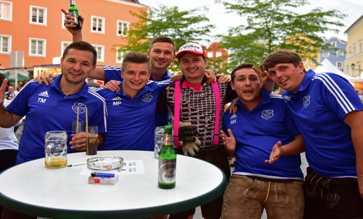 Besucher aus nah und fern feiern gemeinsam beim Schärdinger Altstadtfest. Foto: H. Berndorfer