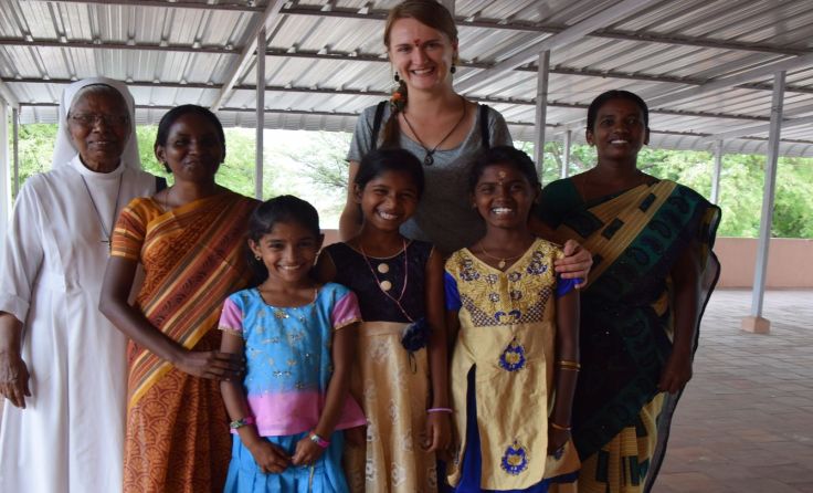 Michaela Meindl aus Freinberg besuchte als Volontärin Salem in Indien. Foto: Meindl