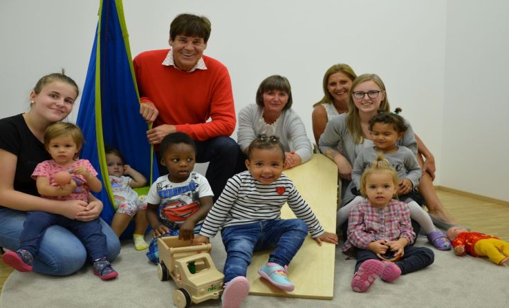 Bürgermeister Franz Angerer besichtigte die neue Krabbelgruppe. Foto: Stadtgemeinde Schärding