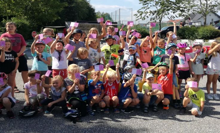 Die Kinder aus St. Roman und Esternberg waren vom Jumi-Car-Fahren begeistert. Foto: Walter Kellner