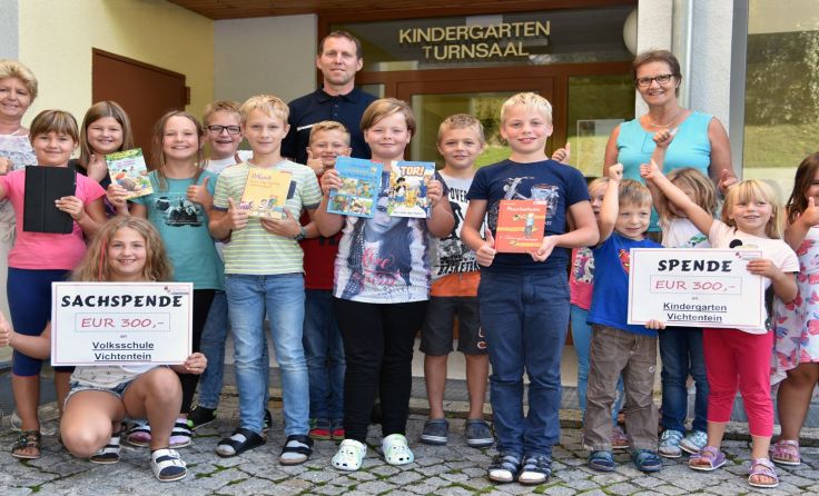 Die Vichtensteiner Kinder dürfen sich über eine Spende der Feuerwehr freuen. Foto: FF Vichtenstein