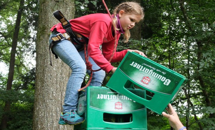 Beim Bierkistenstapeln ging es für die Brunnenthaler Pfadfinder hoch hinaus.