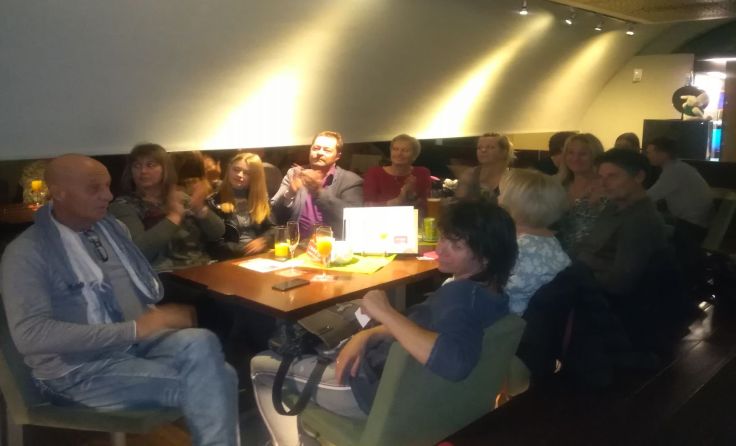 Zahlreiche Gäste von nah und fern waren bei der Vernissage dabei. Foto: privat