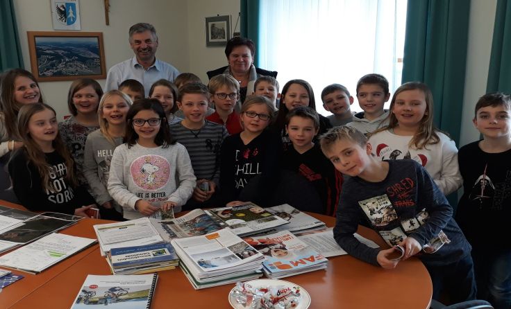 Die dritte Klasse der Volksschule Vichtenstein besuchte den Bürgermeister. Foto: privat