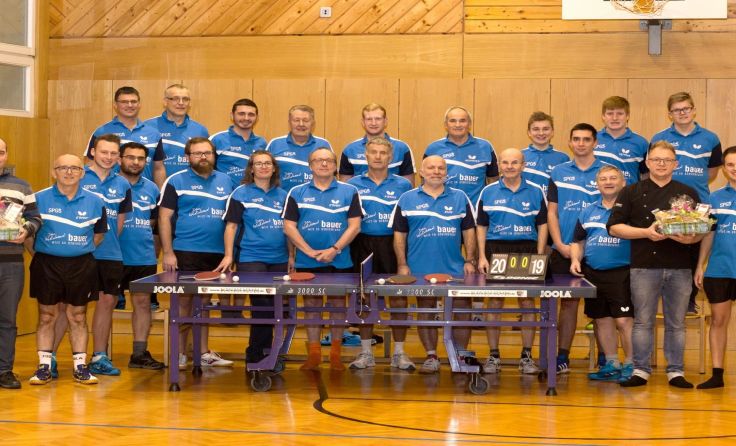 35 Mitglieder des Tischtennisvereines Schardenberg wurden neu eingekleidet. (Foto: privat)