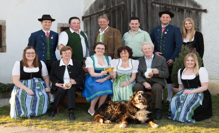Auch den Musi-Most des Musikvereines gilt es zu kosten. (Foto: MV Wernstein am Inn)