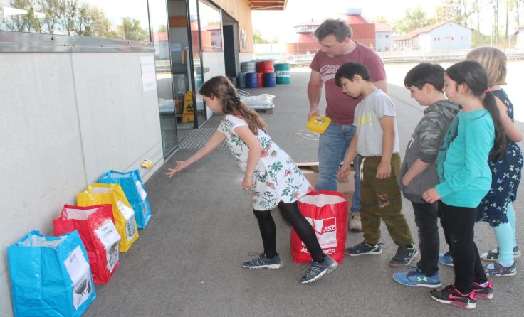 Auf spielerische Art wird den Kindern Umweltbewusstsein beigebracht. (Foto: EAuinger)