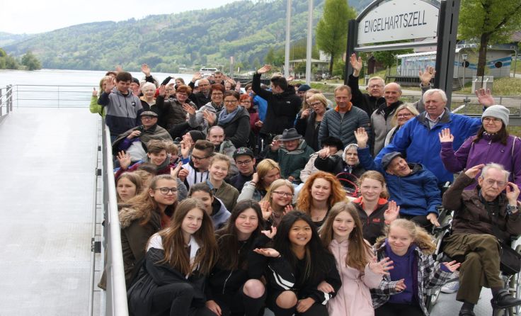 Die Schifffahrt machte Schülern, Bewohnern und Betreuern viel Spaß. (Foto: invita)