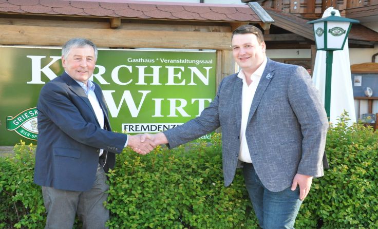 Bürgermeister Eduard Paminger mit dem neu bestellten Geschäftsführer Peter Haas (Foto: privat)