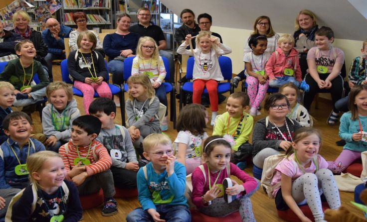 Die Kinder sind nun stolze Besitzer eines Bibliotheksführerscheines. (Foto: privat)