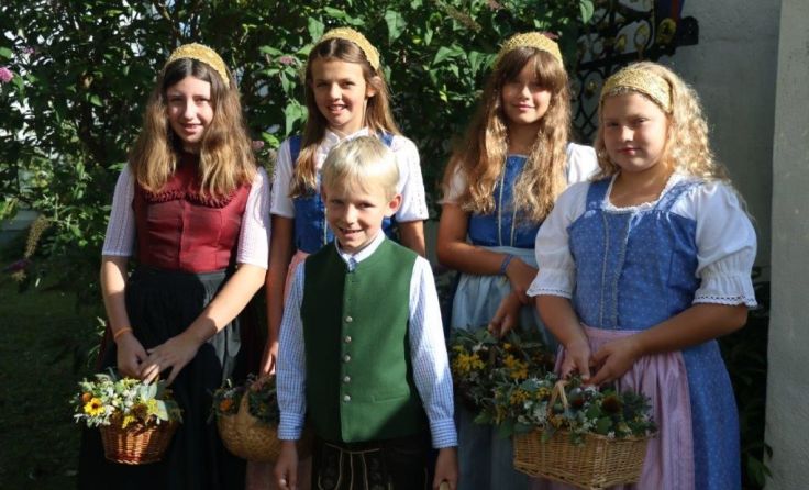 Die Kräuterweihe der Schärdinger Goldhaubengruppe ist gelebtes Brauchtum. (Foto: Gabi Angerer)
