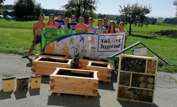 Die Landjugend hat Nistkästen, Blumenkästen und ein Insektenhotel gebaut. (Foto: privat)