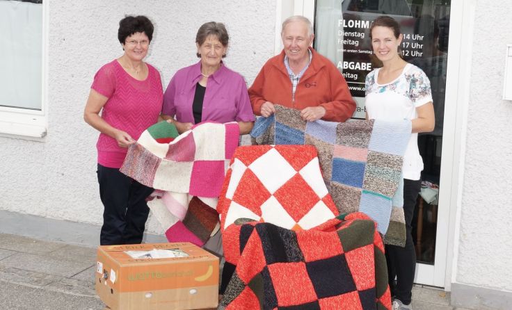 Die Diersbacher Goldhaubenfrauen stricken für den guten Zweck. (Foto: privat)