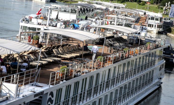 Für die Donau-Kreuzer sollen Landstromanschlüsse errichtet werden. (Foto: Weihbold)