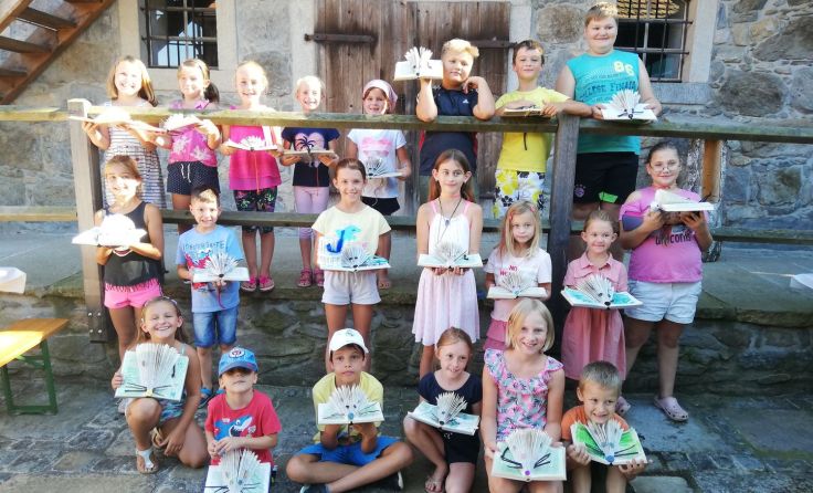 Den Kindern machte die Bücher-Bastelaktion riesigen Spaß. (Foto: Bücherei Freinberg)