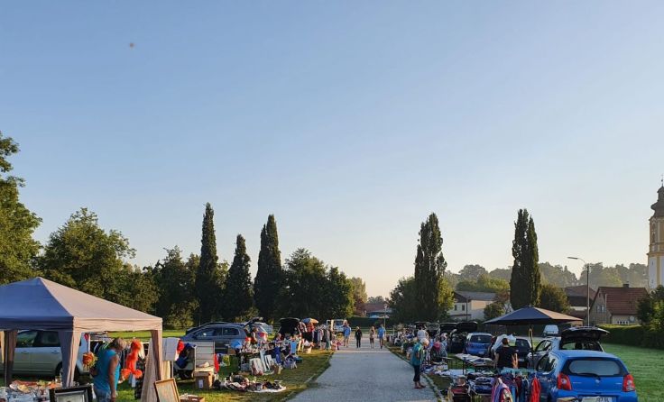 Der Pramtal-Flohmarkt findet bei Schönwetter unter freiem Himmel statt. (Foto: privat)