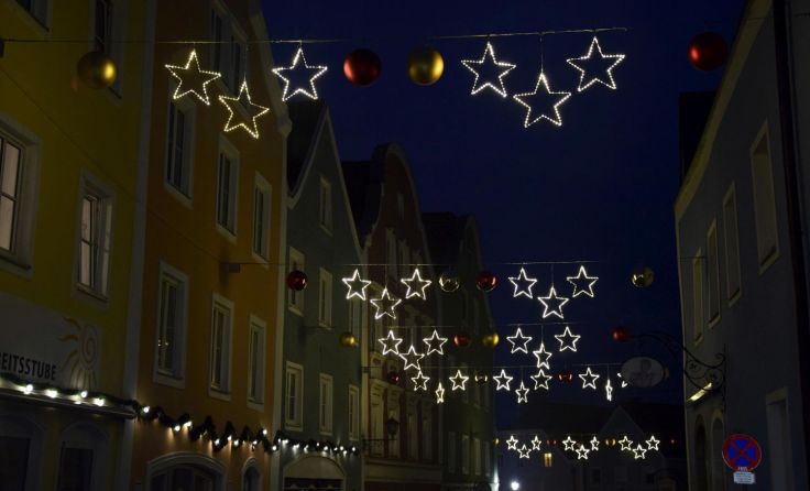 In den Gassen der Schärdinger Altstadt glitzert und funkelt es. (Foto: Stadtgemeinde Schärding)