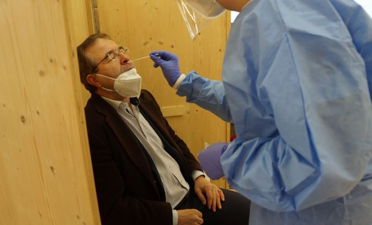 Auch Bezirkshauptmann Rudolf Greiner ließ sich testen. (Foto: EAuinger)