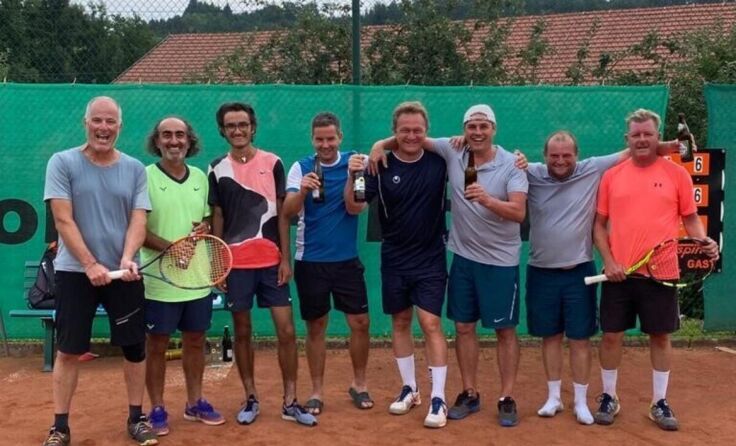 Die Freude über den Meistertitel und Aufstieg ist groß. (Foto: UTC Engelhartszell)