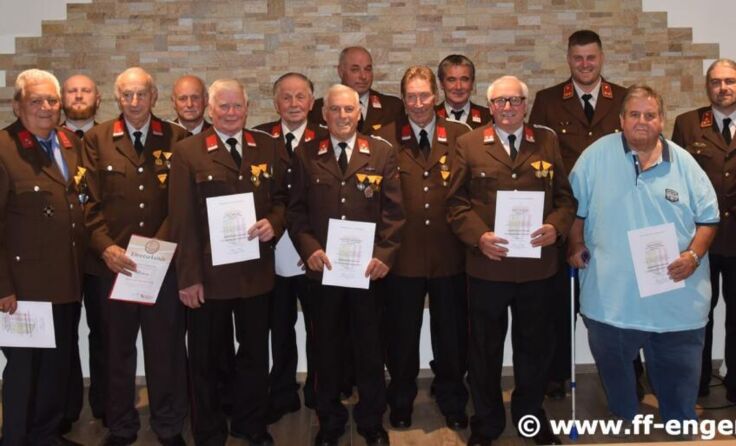Die FF Engertsberg zeichnete langjährige Mitglieder aus. (Foto: FF Engertsberg)