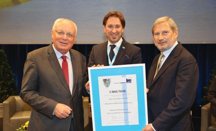 IRE-Vorsitzender Franz Schausberger, Zoran Šijakovic, EU-Kommissar Johannes Hahn (Foto: IRE)