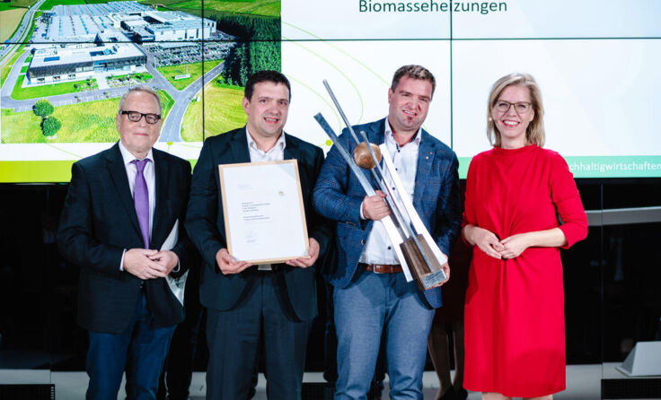 Anton und Markus Hargassner freuen sich über die Auszeichnung. (Foto: Hargassner)