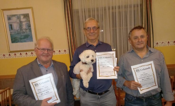 Johann Dürnberger, Turniersieger Johann Kothbauer und Johann König (v. l.) (Foto: privat)