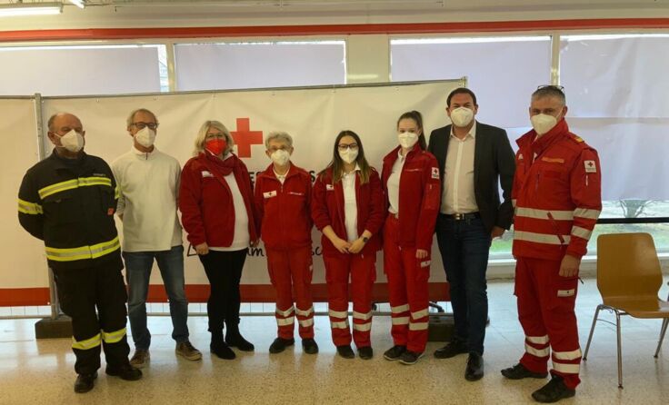 Florian Grünberger (2. v. r.) besuchte die Impfstraße in St. Florian am Inn. (Foto: OÖVP)