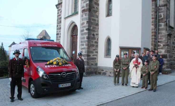 Im Zuge der Florianifeier fand auch die Segnung des neuen Fahrzeuges statt. (Foto: privat)