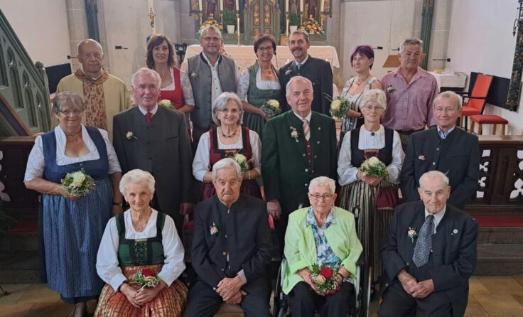 Die Jubelpaare aus Vichtenstein (Foto: Goldhaubengruppe)