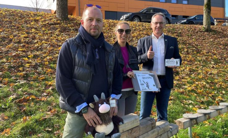 v.l.: Christopher Beham, Michaela Beham, Bgm. Roland Wohlmuth (Foto: Gemeinde Brunnenthal)