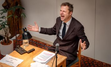 Philipp Hochmair begeistert mit Kafka-Matinee in Geboltskirchen