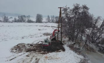 Plattform für Weißstörche im Naturschutzgebiet Koaserin errichtet